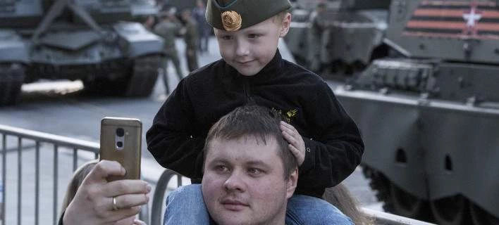 Η Ρωσία δείχνει τον δρόμο: Εξαρση του πατριωτισμού και πατριωτική διαπαιδαγώγιση